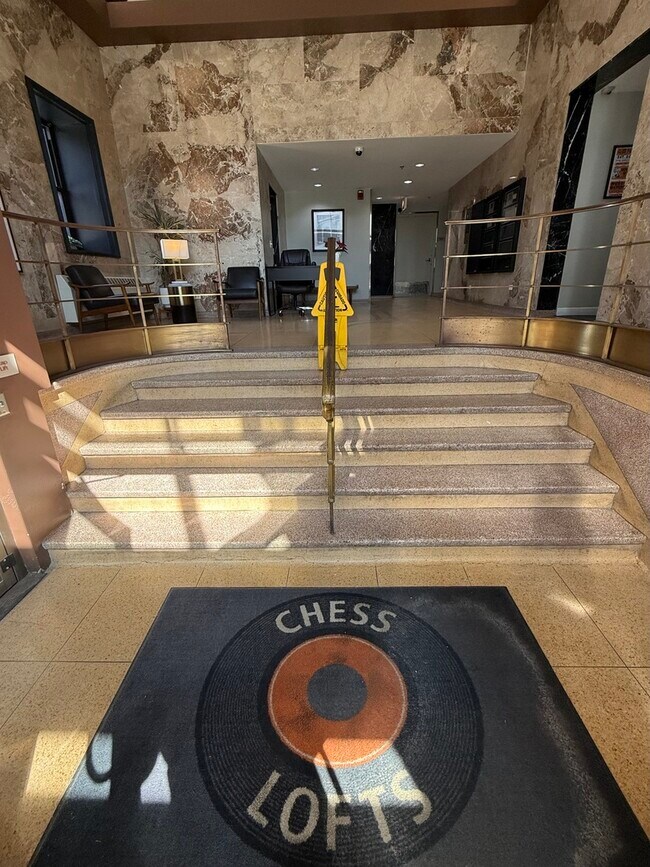 Building Photo - 320 E 21st St