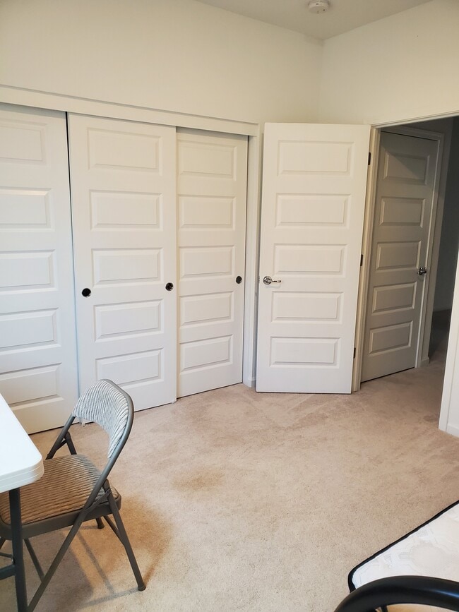 Building Photo - 1285 Roberts Dr
