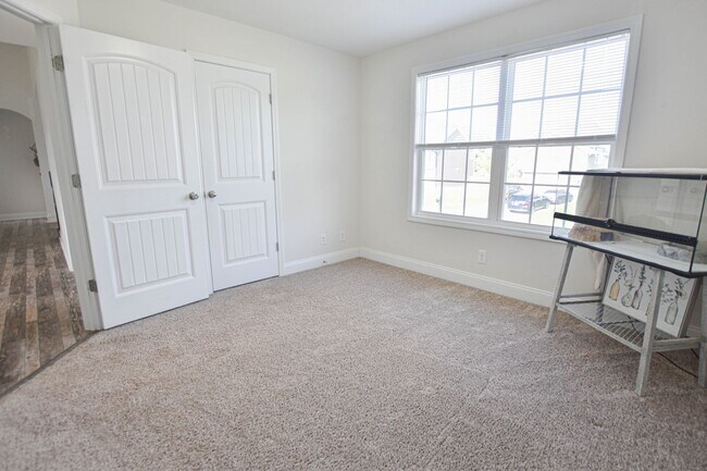 Building Photo - Pet Friendly Four Bedroom with Basement!