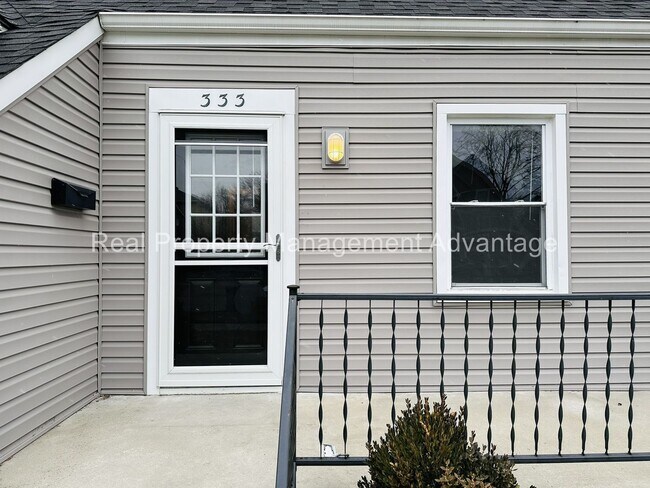 Building Photo - Charming 3 Bedroom Bungalow in Prime Ferndale Location!