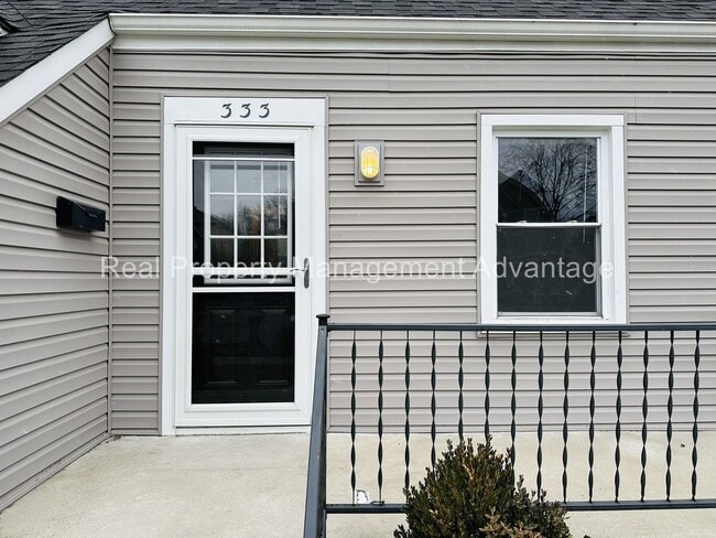 Building Photo - Cute 3-Bedroom Updated Bungalow Minutes from Downtown Ferndale!