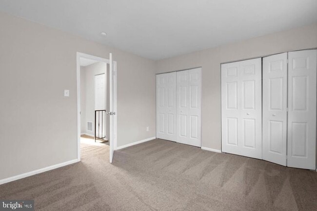 Building Photo - 45 Heritage Ct