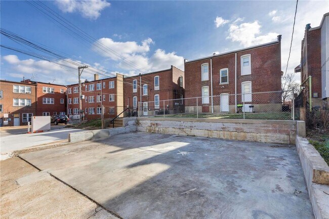 Building Photo - Lindenwood Ave 4919-4921