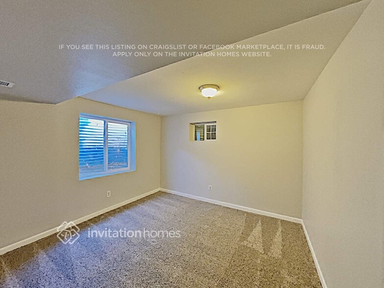 Building Photo - 1621 S Rifle St