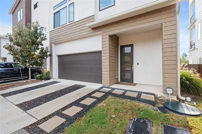 Building Photo - 7913 Floracita Ln