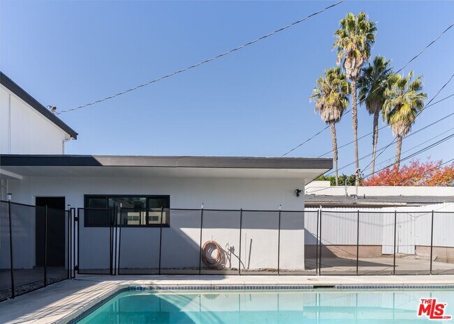 Building Photo - 4020 La Salle Ave