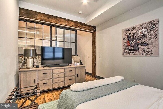 Building Photo - 2128 E Firth St