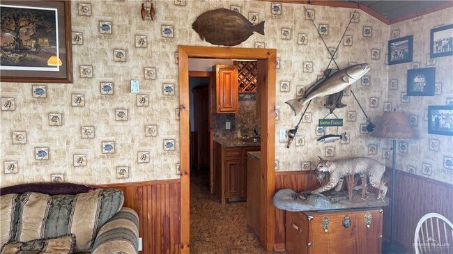 Building Photo - 25 Lago Vista Dr