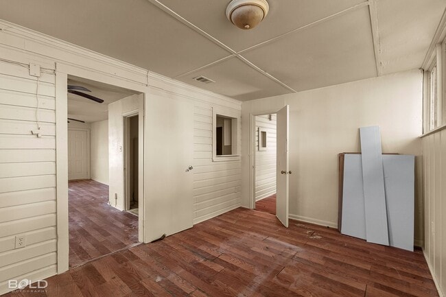 Building Photo - 2617 Waggoner Ave