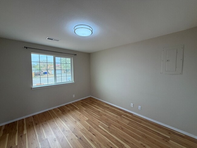 Building Photo - Beautifully Remodeled 3 Bedroom Single Story Home Available Near Golf Course Rd NW & McMahon Blvd...