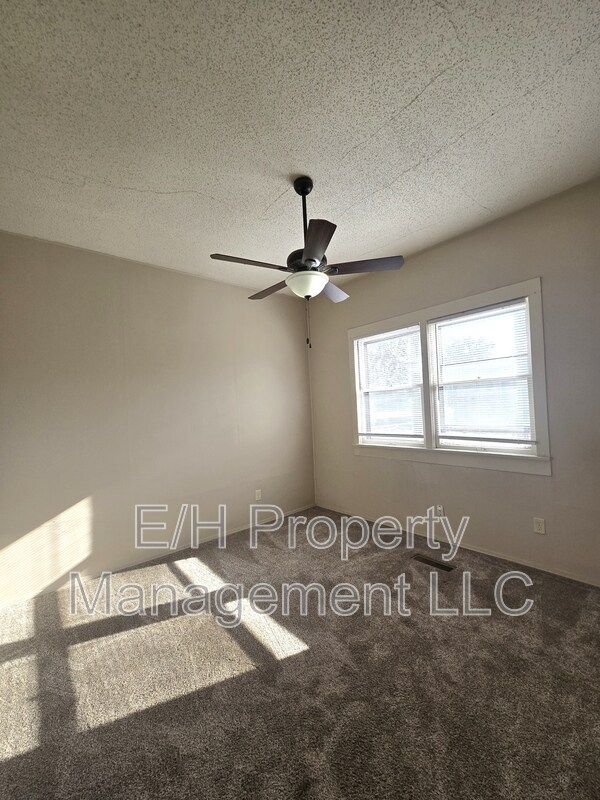 Building Photo - 1007 W Maple St