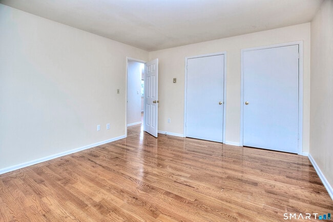 Building Photo - 638 Cove Rd