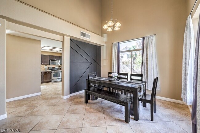 Building Photo - 1918 Pintura Cir