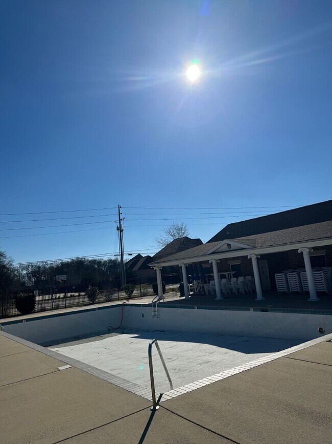 Building Photo - 6050 Sanmar Dr