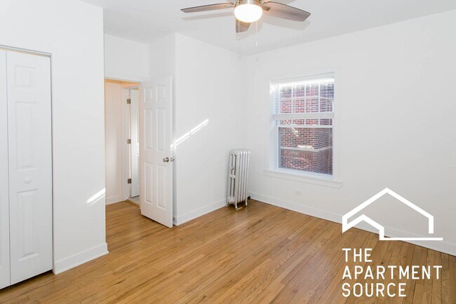 Building Photo - 5214 N Damen Ave