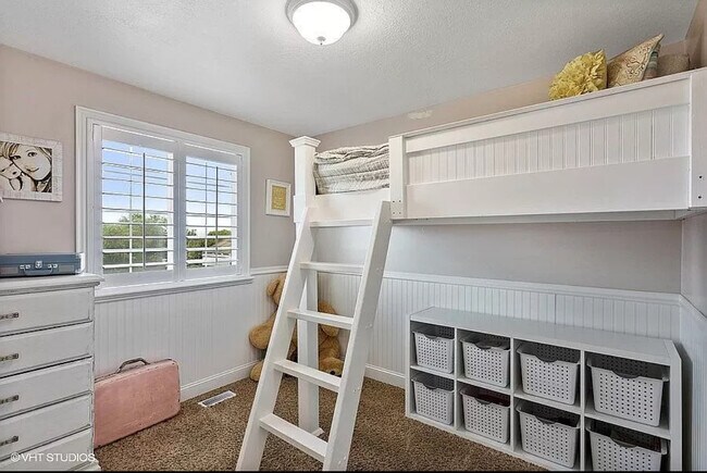 Building Photo - 31 W Mutton Hollow Rd