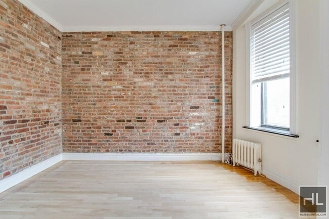 Building Photo - 340 E 18th St
