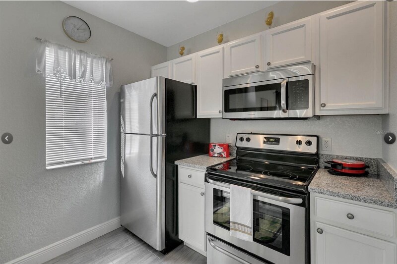 Building Photo - 4561 Yellowgold Rd E