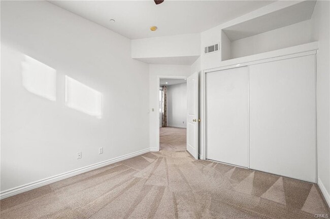 Primary Photo - 10235 Independence Ave