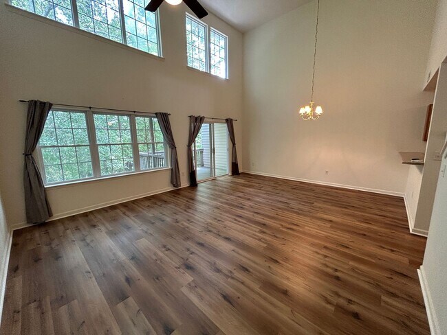 Building Photo - 165 Farm Ln