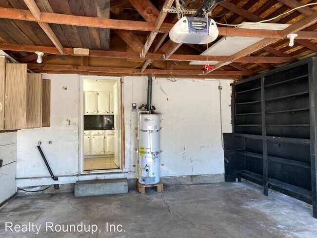 Building Photo - 3 br, 1 bath House - 1656 Country Club Blvd