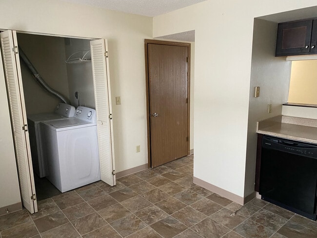 Building Photo - 4360 Maricopa Dr