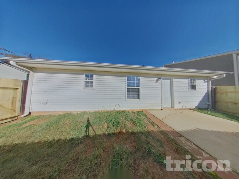 Building Photo - 1517 Crandon Dr