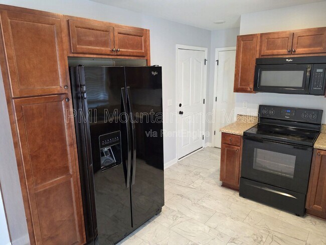Building Photo - 25 Barnett Shoals Dr