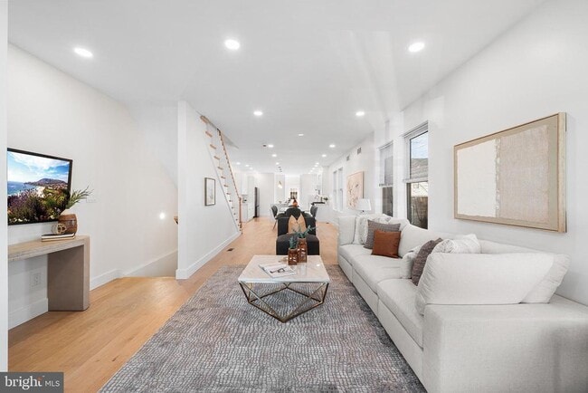 Building Photo - 705 Preston Ave