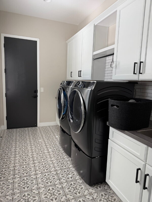 Building Photo - 4191 S Emerald Dr