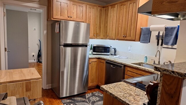 Building Photo - 23 E Second St - Apartment 2