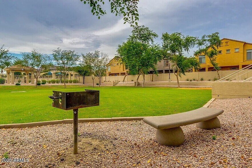 Building Photo - 280 S Evergreen Rd