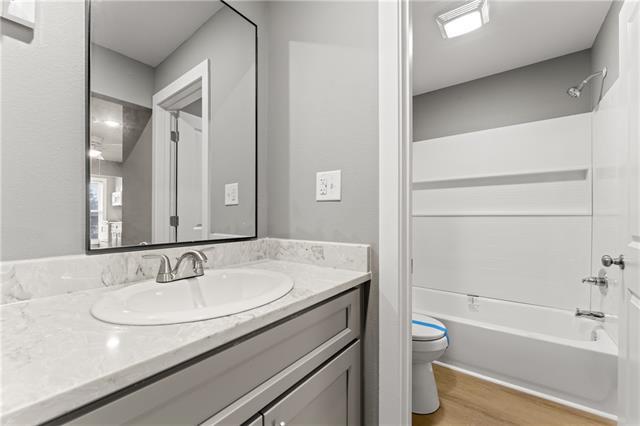 Building Photo - 103 N Scanlan St