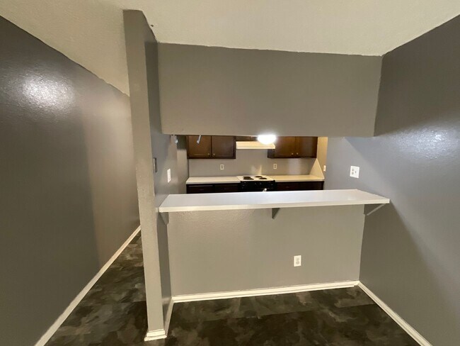 Building Photo - 3 bed, 2 bath, 2 car garage/2 car carport