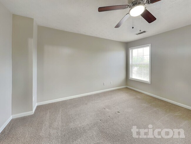 Building Photo - 62 Kirkhill Dr