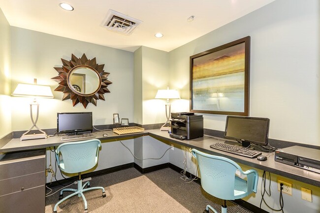 Building Photo - 955 Spring St NW