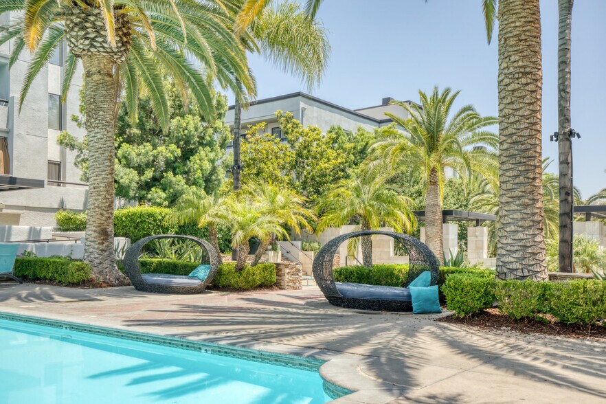 Building Photo - 250 S San Fernando Blvd