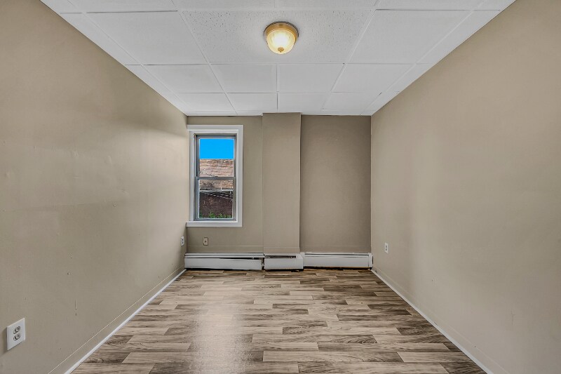 Building Photo - 129 N River St