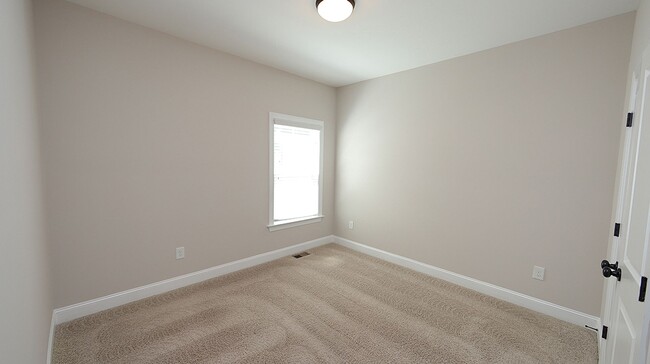 Building Photo - Beautiful Home with Open Floorplan in Desi...