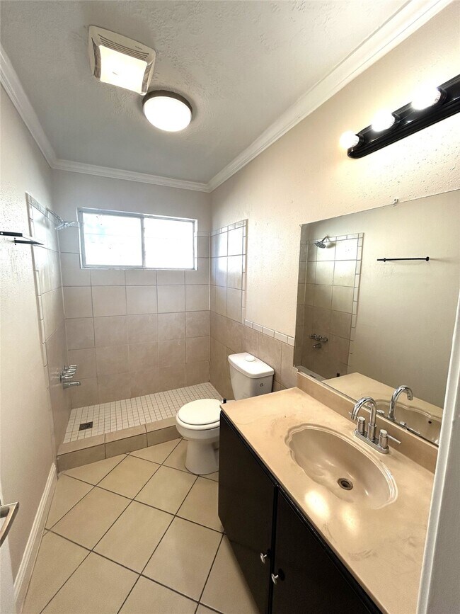 Building Photo - 2715 Spring Canyon Ct
