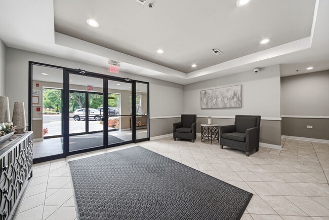 Building Photo - 125 Lakeview Dr