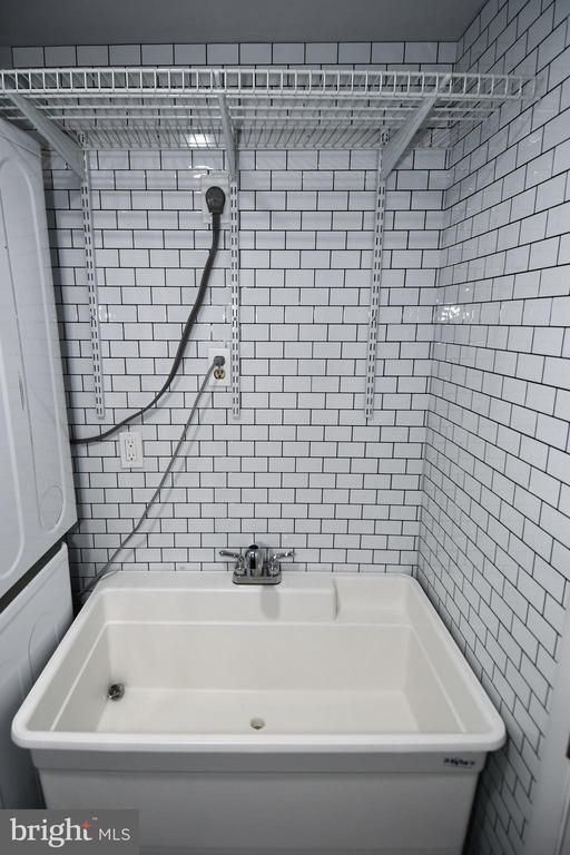 Building Photo - 8844 Mourning Dove Ct