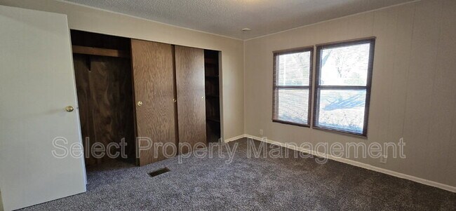 Building Photo - 3013 Prairie Grove Dr