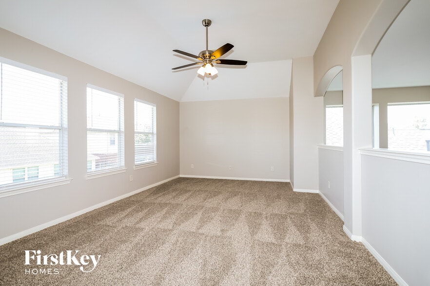 Building Photo - 10047 Arcadian Spgs Ln