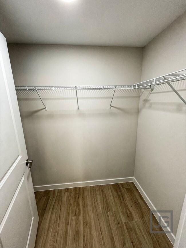 Walk-in Closet - 7082 Woodmont Way