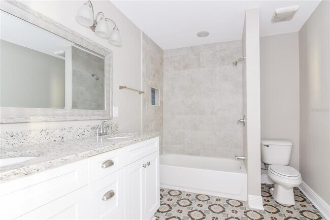 Building Photo - 2509 W Grace St