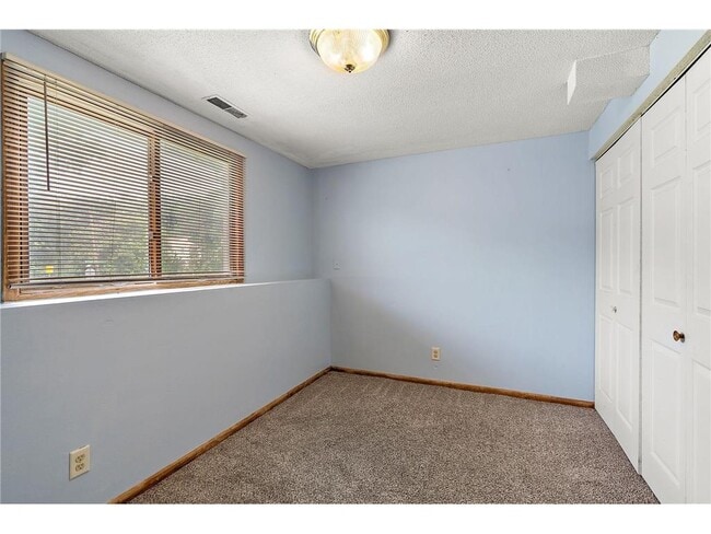 Building Photo - 964 McKnight Rd S