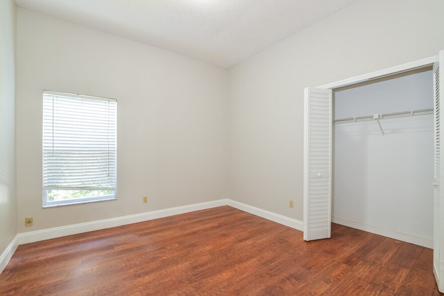 Building Photo - 14813 Lone Eagle Dr
