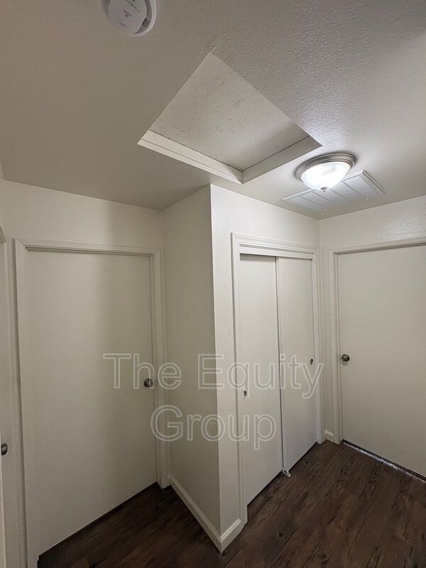 Building Photo - 376 W Sierra Ave
