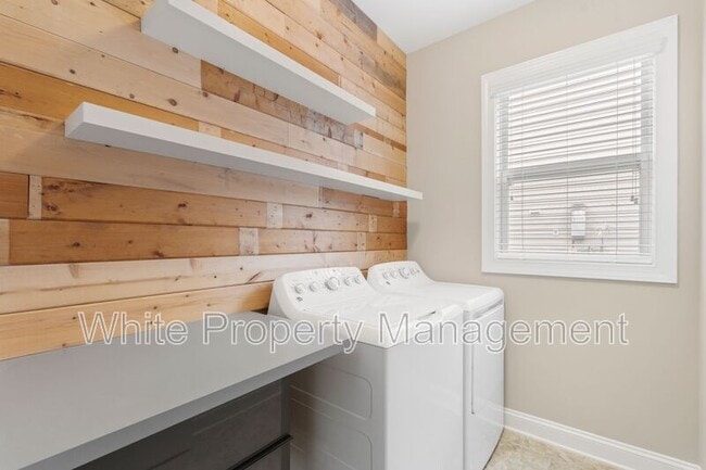 Building Photo - 541 Daventry Ct